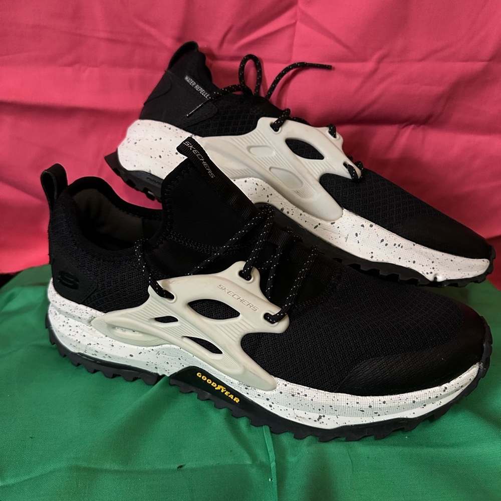 Sketchers X Goodyear Mens Size 10
